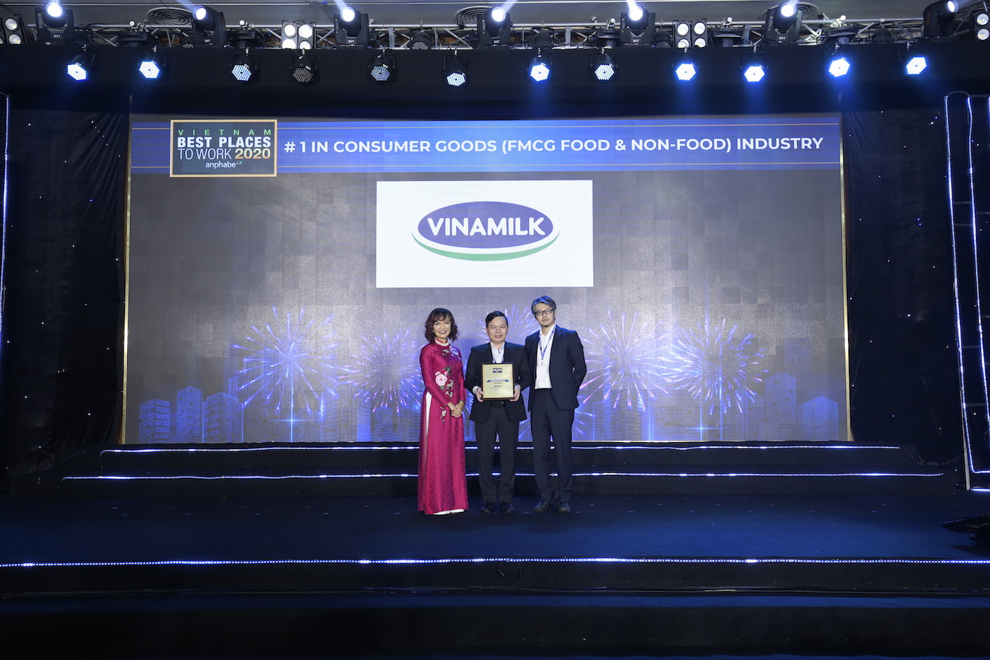Vinamilk[-]năm[-]thứ[-]3[-]liên[-]tiếp[-]là[-]nơi[-]làm[-]việc[-]tốt[-]nhất[-]Việt[-]Nam